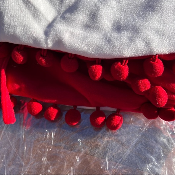 NWT WONDERSHOP @ Target Reversible Tree Skirt FROM 42”-54” Dia 48” Red, White - Picture 5 of 9